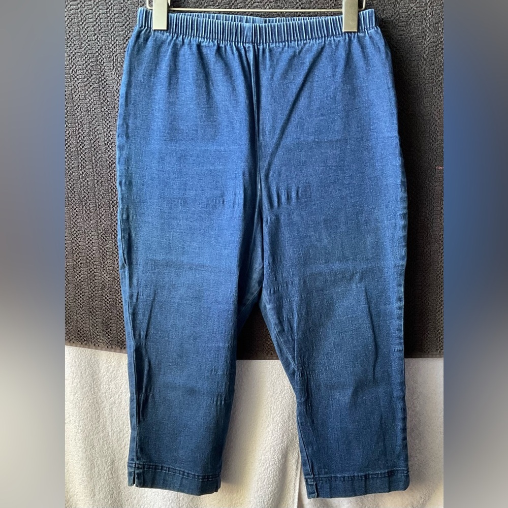 Stylish Denim Blue Women's Capris